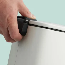 Northix Soptunnor-Fyrkantig pedalbehållare 8L med mjukstängande lock och foder