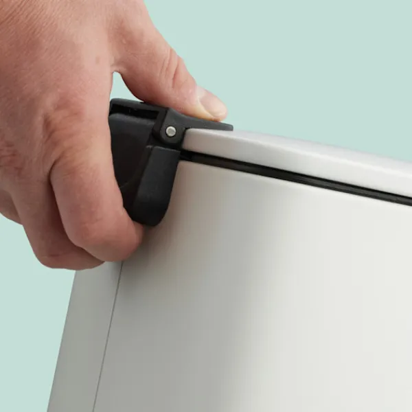 Northix Soptunnor-Fyrkantig pedalbehållare 8L med mjukstängande lock och foder