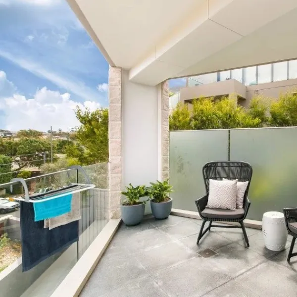 Het rea Tvättillbehör-Hett erbjudande till lågt pris! Torkställning för kläder - Hängande ställning för element och balkong, Liten storlek, 3m torkkapacitet, Vit, 50cm längd - Glad | Fyndiq