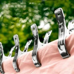 Tvättillbehör-10-pack rostfria klämmor för handdukar, badlakan, kläder, filtar, tunga kläder, vindtäta klämmor (silver)