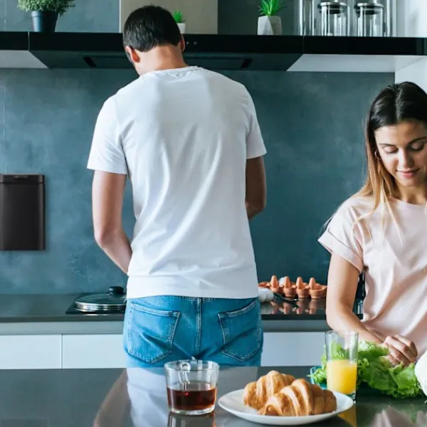 B2X Soptunnor-Vägghängd kosmetikabehållare 6 liter